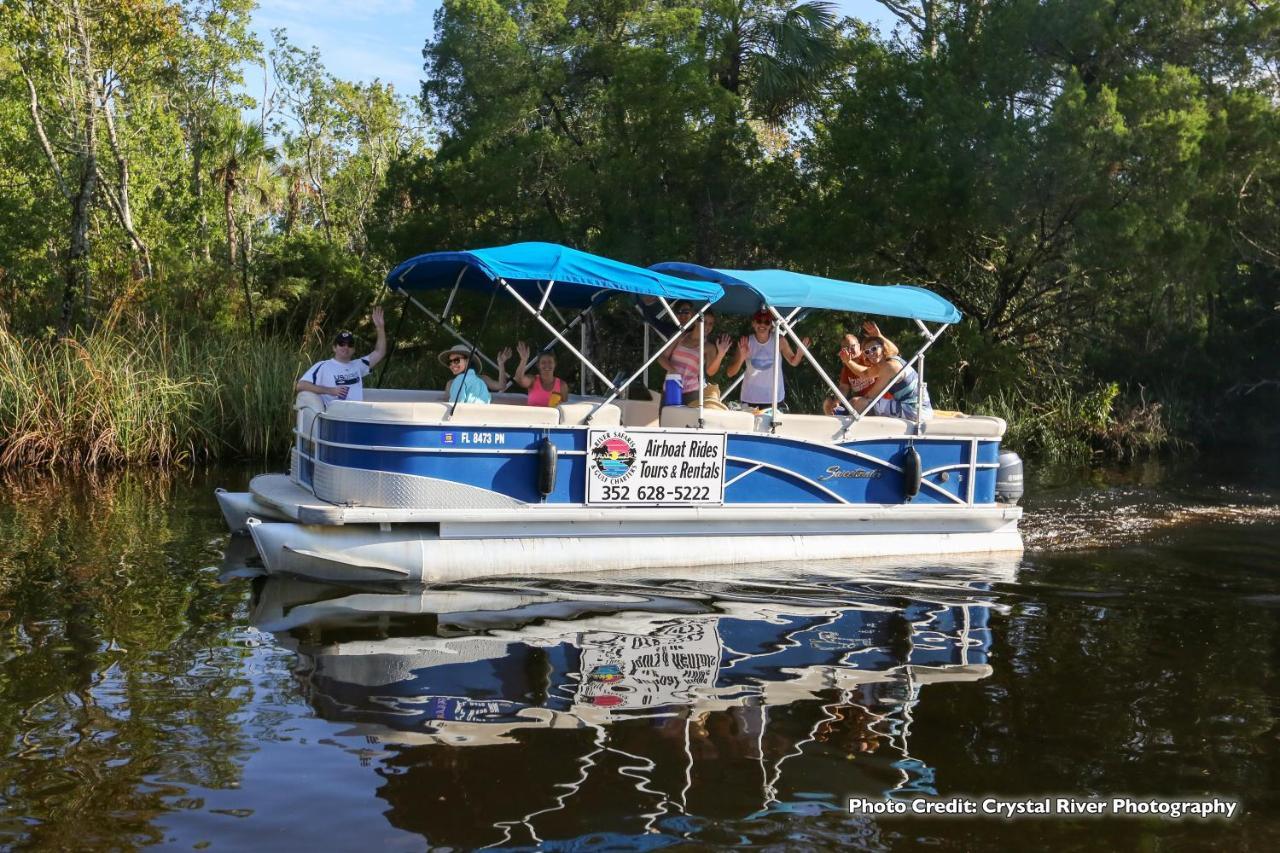 River Safaris, Stationary Class A Motorcoach, Old Homosassa Exterior photo